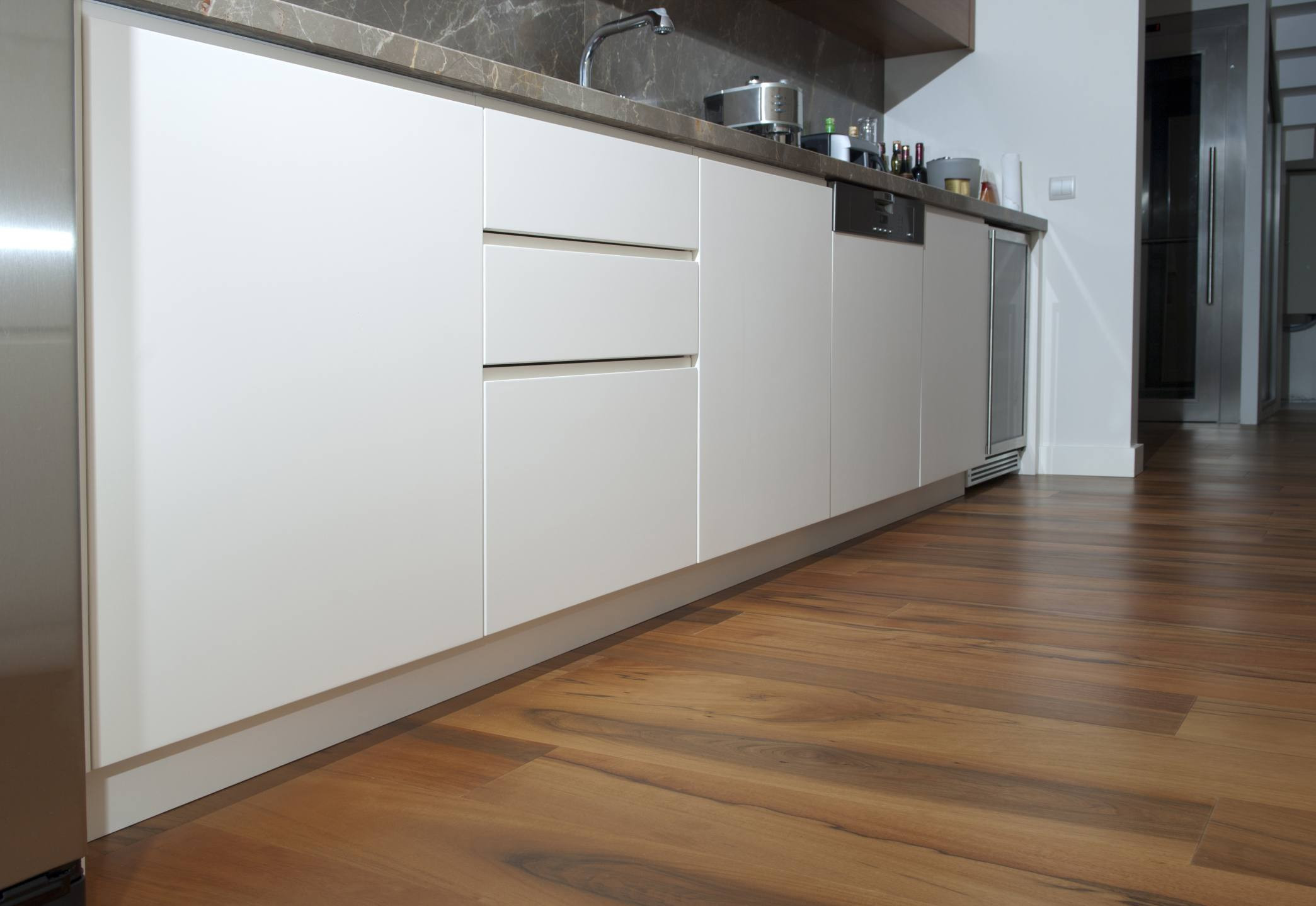 15 Amazing Direct Hardwood Flooring Reviews 2024 free download direct hardwood flooring reviews of cheap laminate flooring reviews and buyers guide within laminate flooring in modern kitchen 182901991 56a4a09a3df78cf772835146