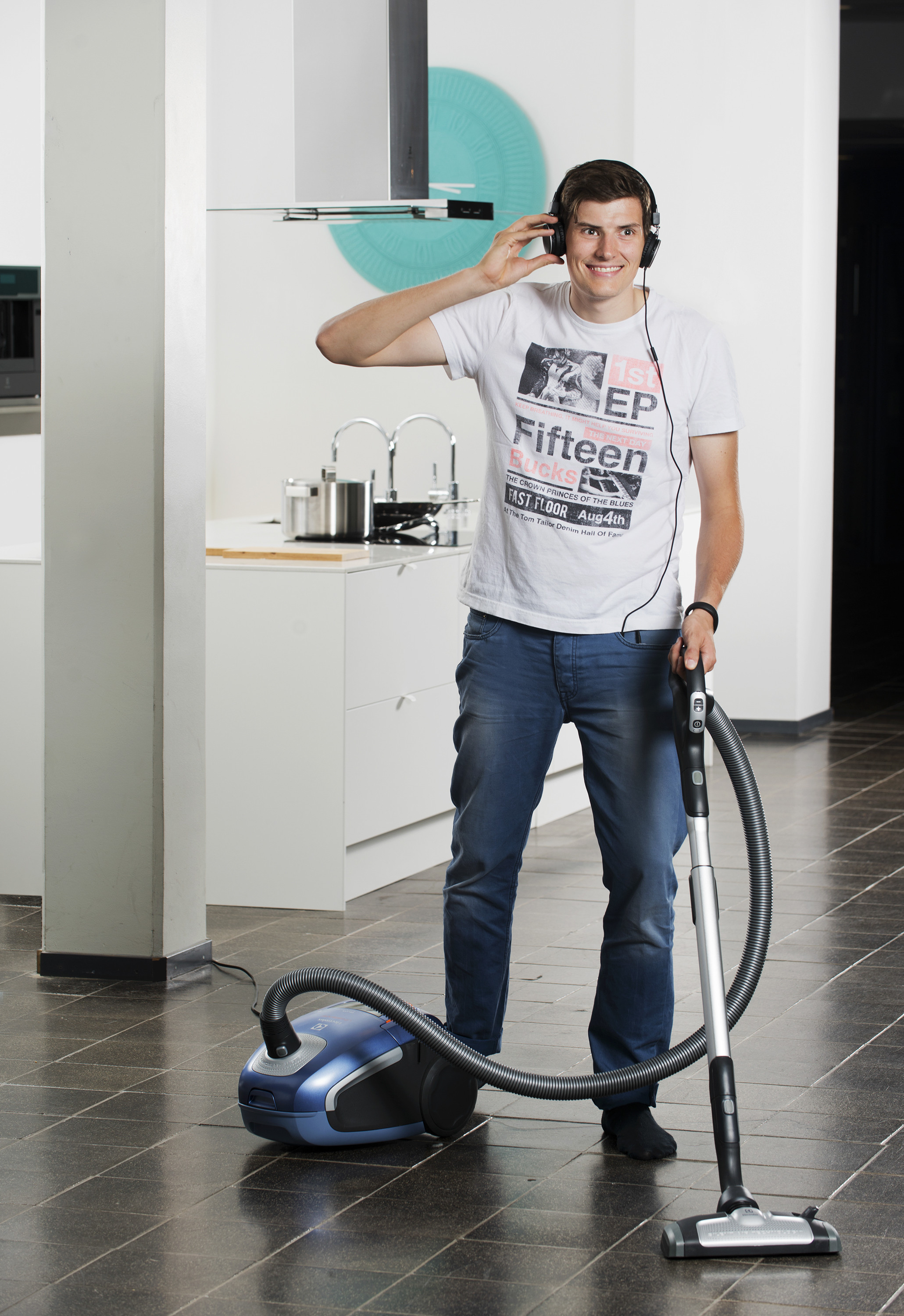 30 Unique Good Vacuum Cleaner for Hardwood Floors 2024 free download good vacuum cleaner for hardwood floors of vacuuming study reveals surprising cleaning habits from around the within the most popular activity while vacuuming is listening to music