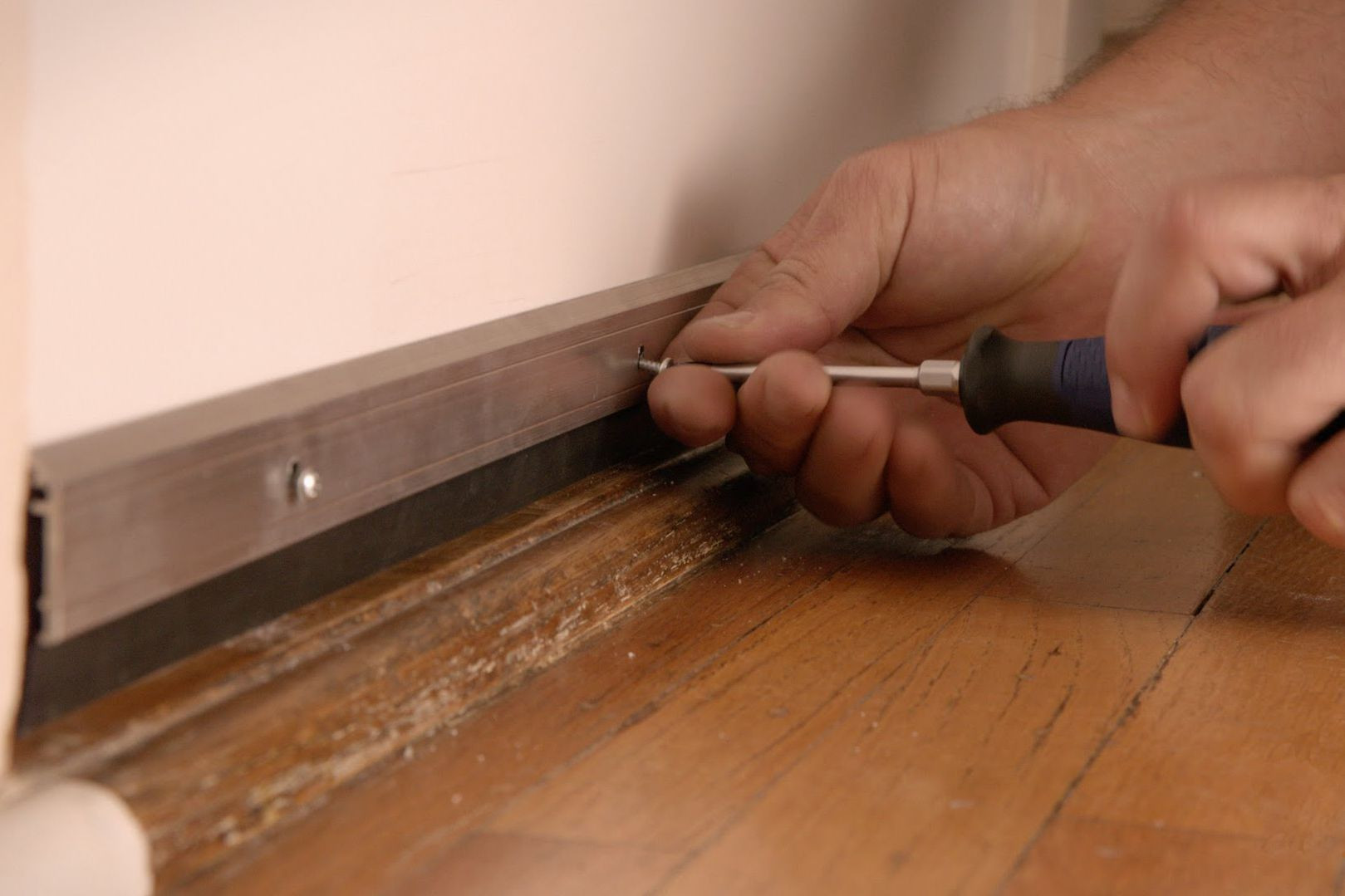 11 attractive Lowes Hardwood Floor Installation Video 2024 free download lowes hardwood floor installation video of easy ways to soundproof your room or apartment with regard to lowes install door sweep soundproofing via smallspaces about com 578580dc5f9b5831b533