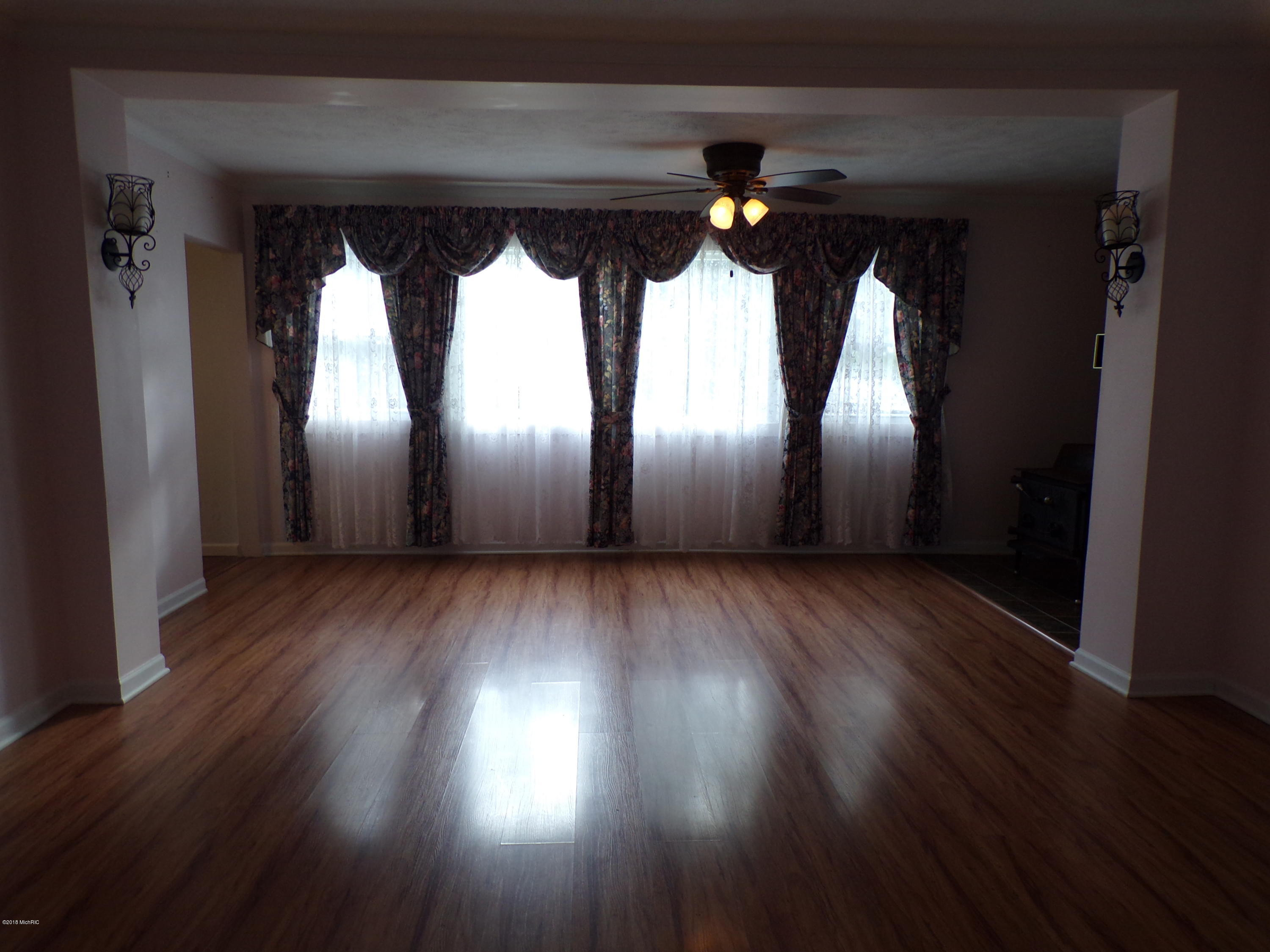 26 Great Paw Hardwood Flooring Kalamazoo Mi 2024 free download paw hardwood flooring kalamazoo mi of 37696 lakeshore drive paw paw 49079 mls 18047524 jaqua realtors in 37696 lakeshore drive paw paw mi 49079